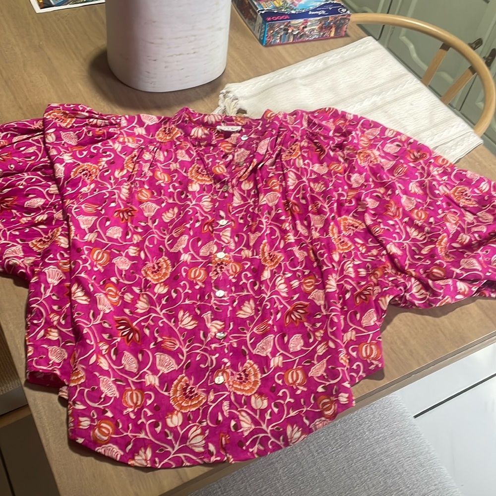 Beautiful print in in fuchsia and beige